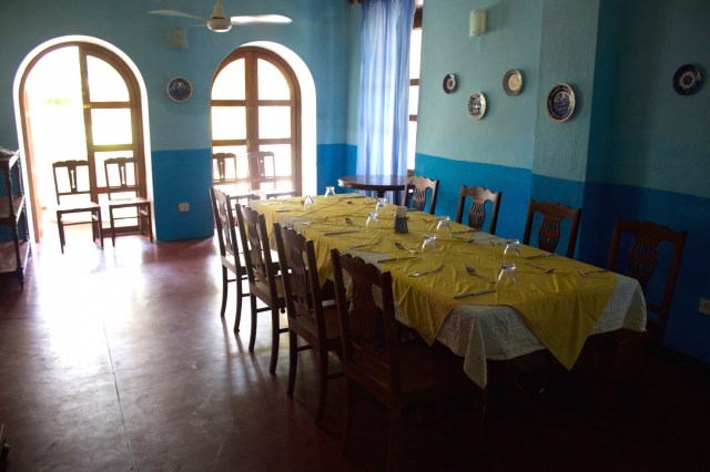 13 - Interior Breakfast