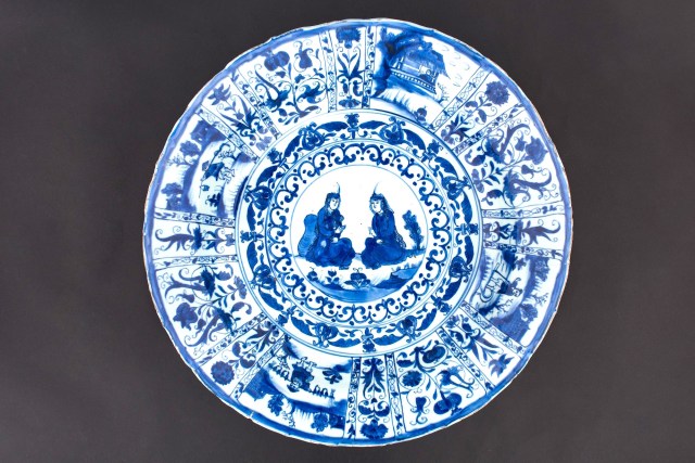 1995-03897_dish w figures