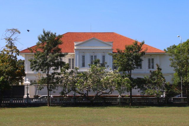 14 - Houses along Albert Crescent