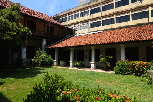 16 - Dutch Museum interior