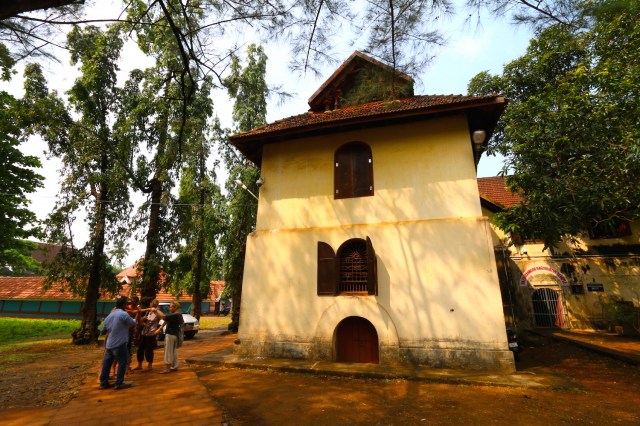 20 - Mattancherry Palace side