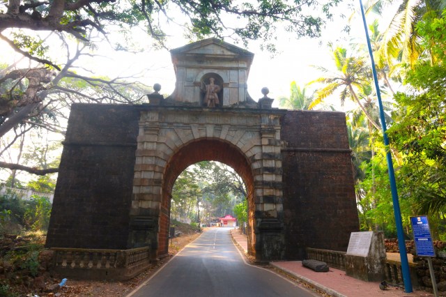 11 - Viceroys Arch front