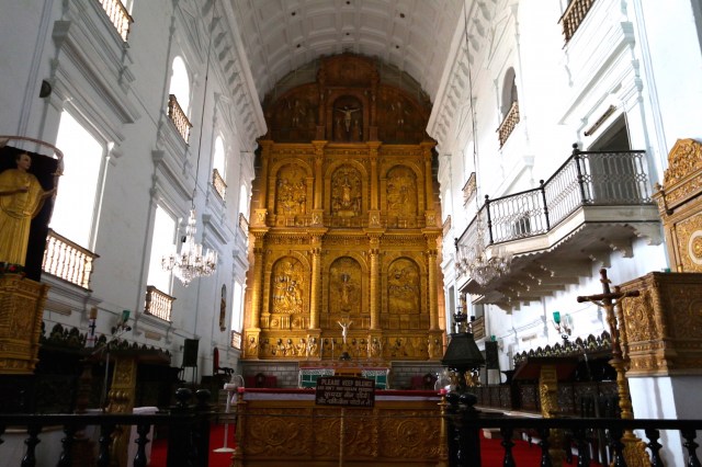 8 - Se Cathedral Interior