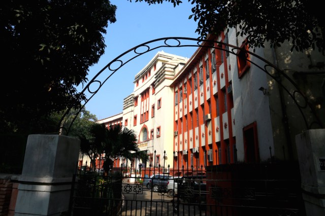 8 - Art Deco structure