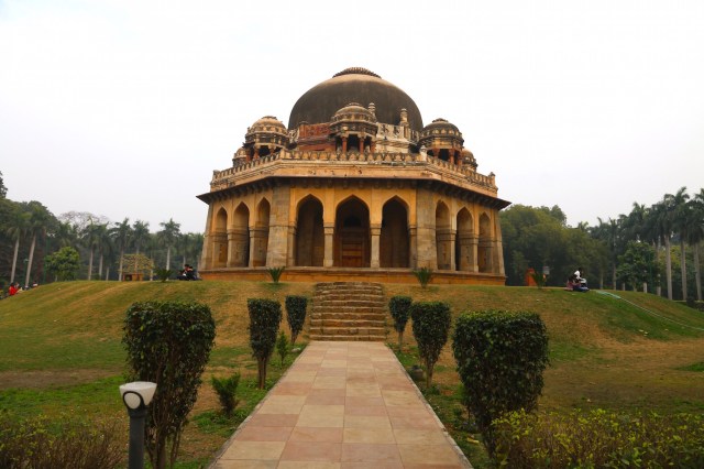 8 - Lodi Gardens Tomb I