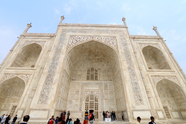 9 - Taj Entrance