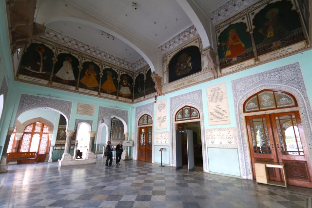 32 - Albert Hall Lobby