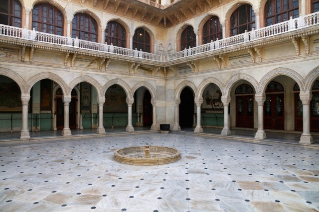 34 - Albert Hall Courtyard