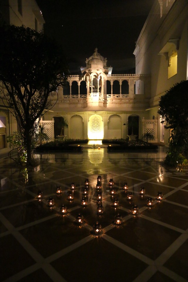 16 - palace at night