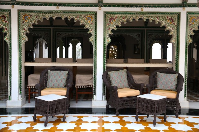 4 - entrance lobb yii