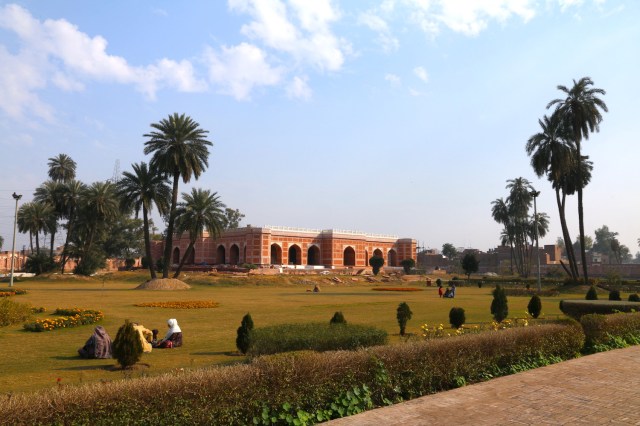 20 - Approaching Nur Jahan Tomb