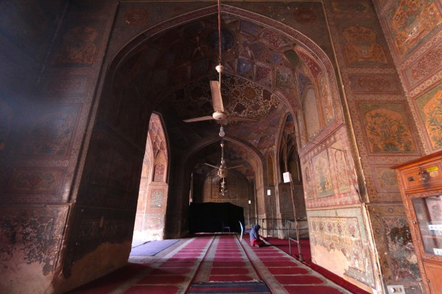 6 - Wazir Khan Side