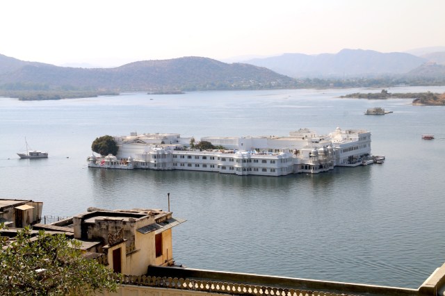 17 - Lake Palace